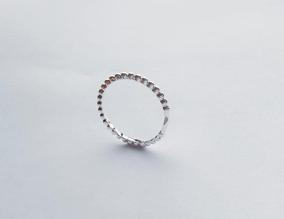 Load image into Gallery viewer, Product picture of Veritume ring in silver named Charlie.   