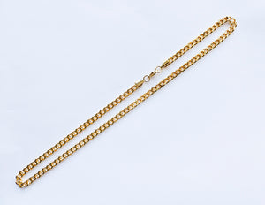 Product picture of Veritume chain earring in gold named Christer. 