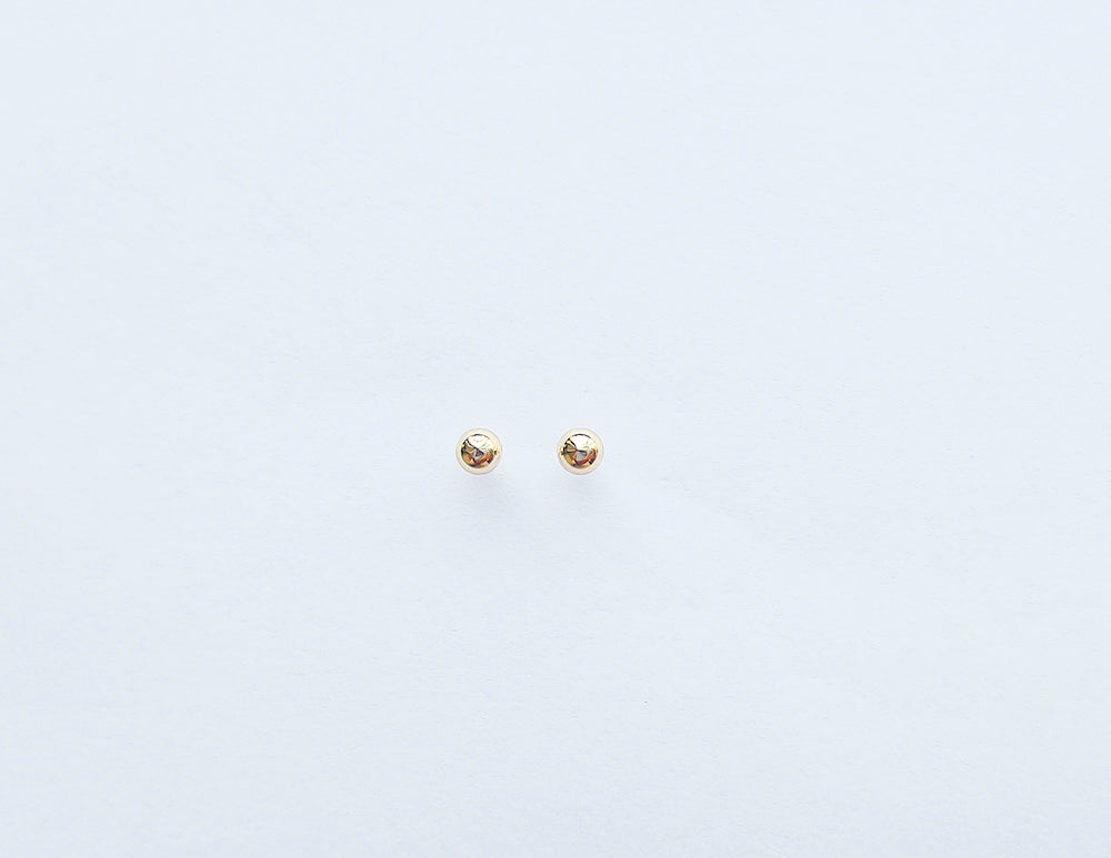 Product picture of Veritume earring named julia in silver. 