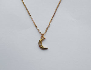 Product picture of Veritume necklace with moon named Lena 2. 