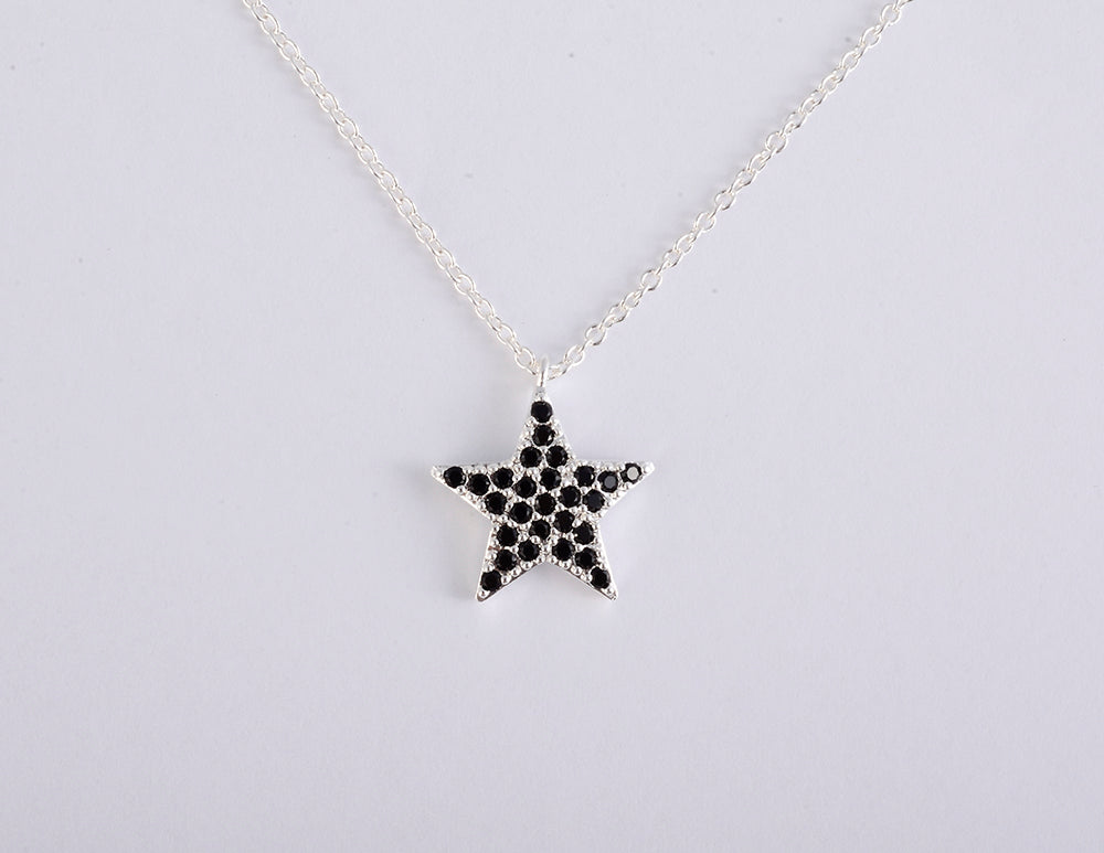 Charger l&#39;image dans la visionneuse de la galerie, Product picture of Veritume necklace with star named Maria. 